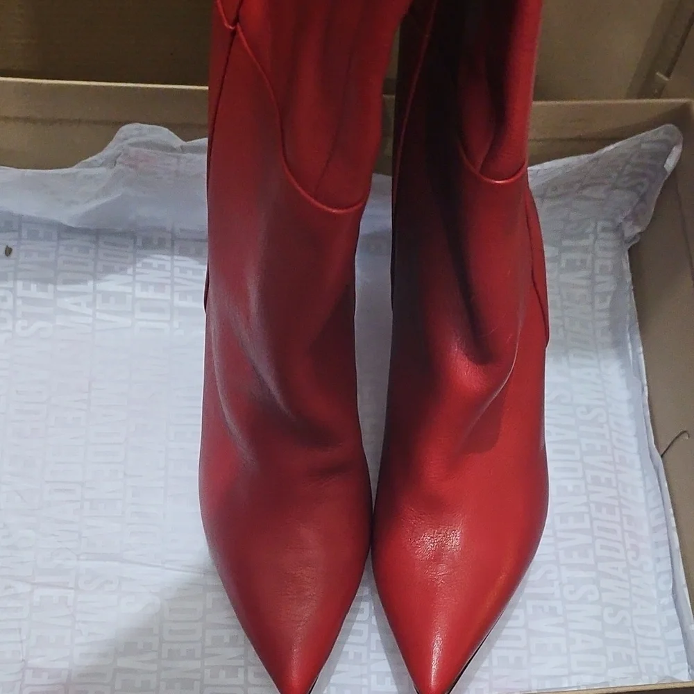 Steve Madden Women's Bellamie Knee-High Slouch Dress Boots - Red Le. USED ONCE